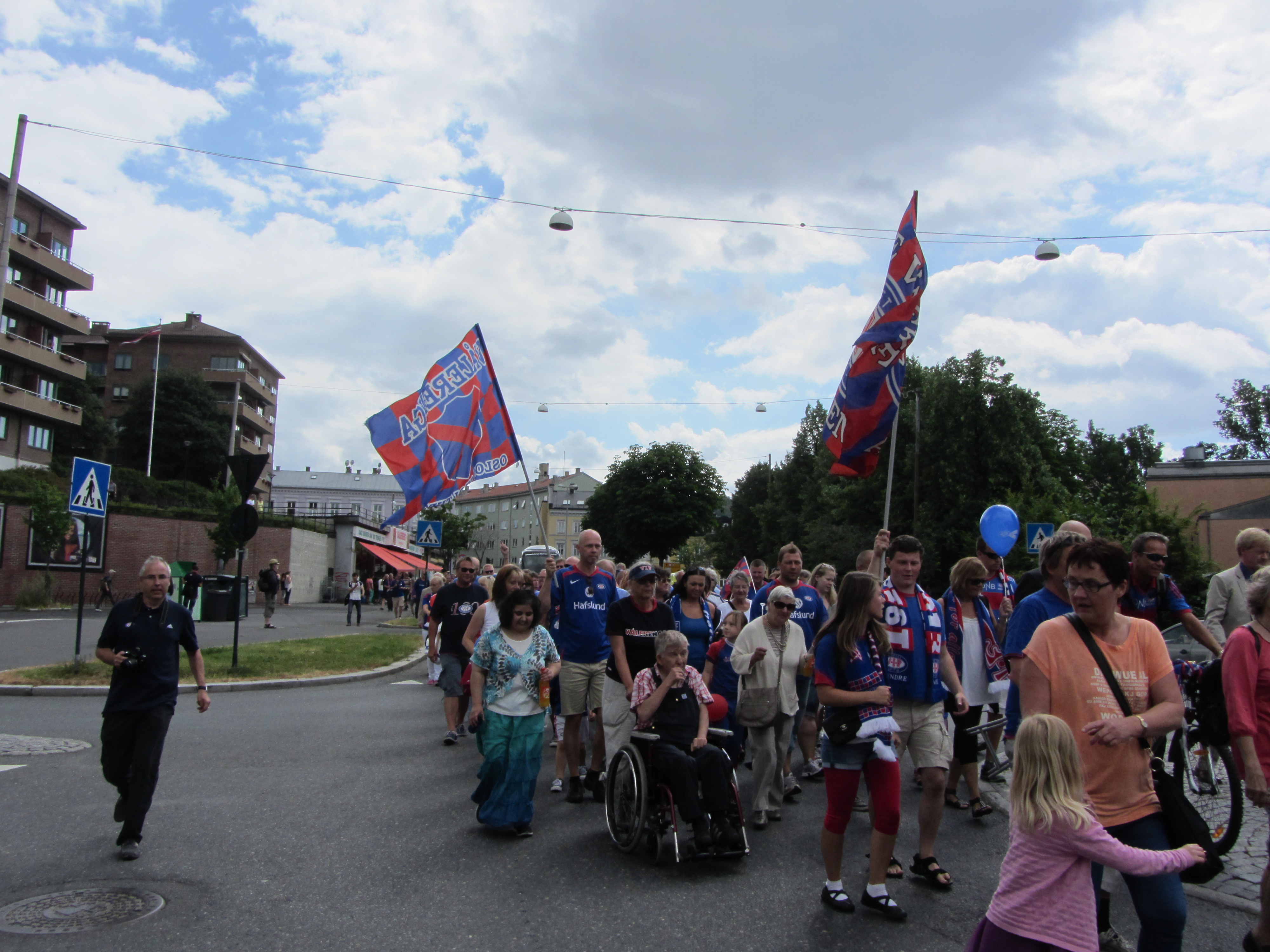 Vålerenga-folket ruller og går.  Foto: Espen Harås Luthman