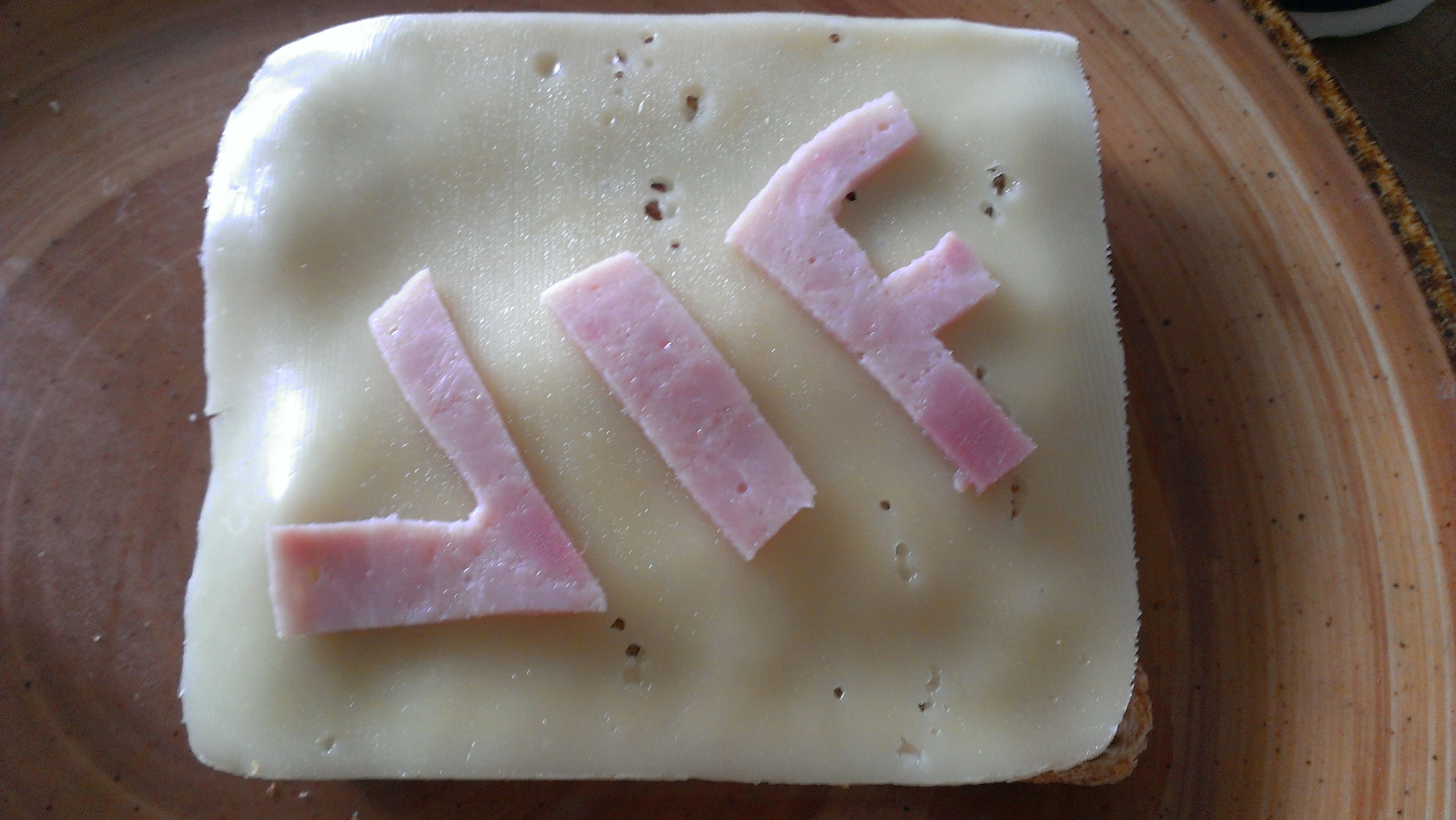 VIF er til å spise opp, her i ost og skinke. Foto: Mina T